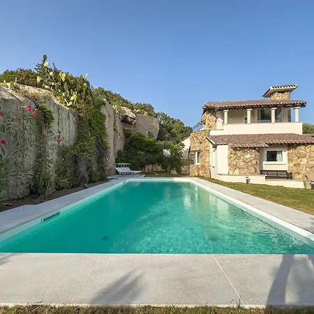 8 Beds With Private Pool Near Porto Cervo *