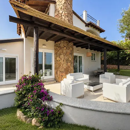 8 Beds With Private Pool Near Porto Cervo ヴィラ アッビアドリ