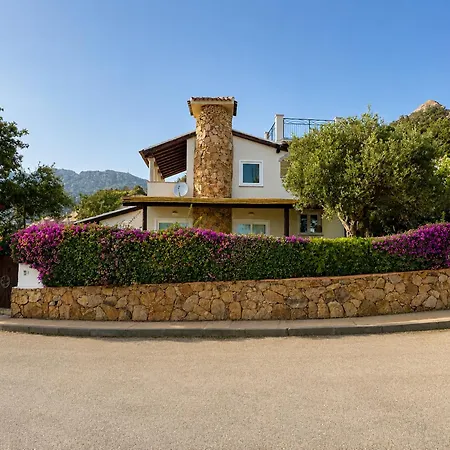 8 Beds With Private Pool Near Porto Cervo Vila