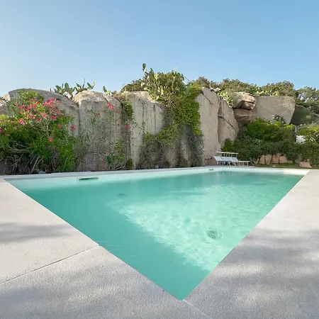 8 Beds With Private Pool Near Porto Cervo